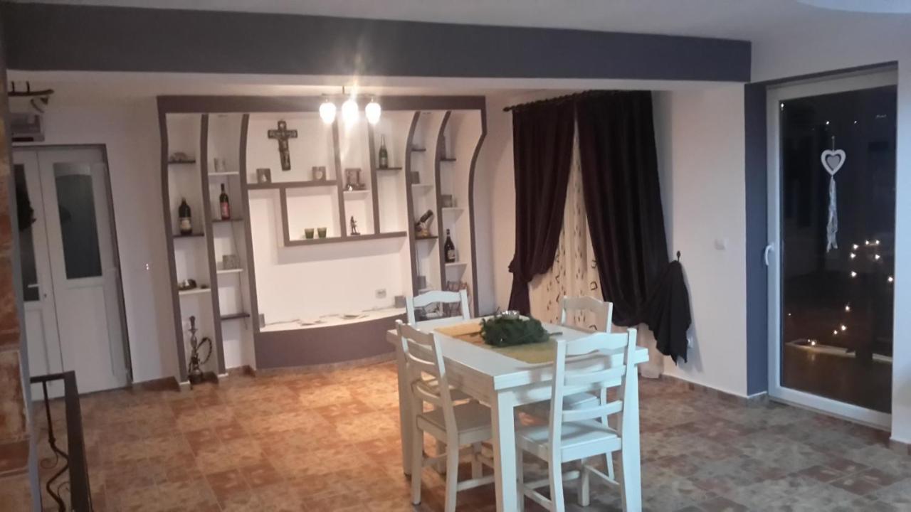 Ferienwohnung La Curtea Argeseana Valea Iasului Exterior foto